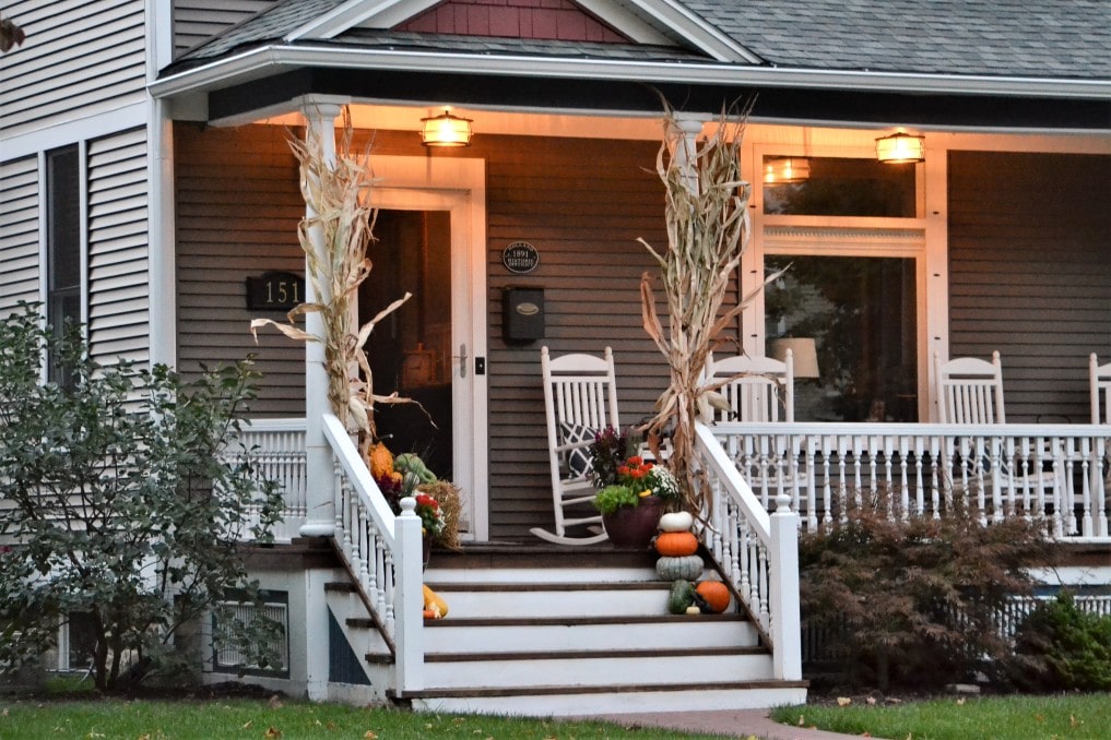 beautiful-historical-home-in-the-city-fall_vKNyA6